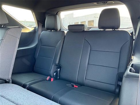 New 2025 Chevrolet Traverse LT w/ Sun and Wheel Package image 14