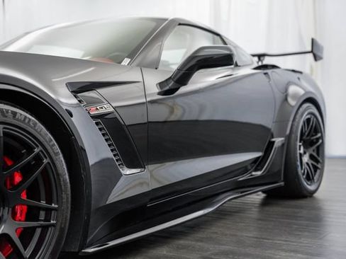 Used 2015 Chevrolet Corvette Z06 w/ 3LZ Preferred Equipment Group RWD image 29