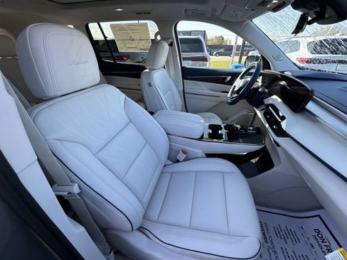 New 2026 Buick Enclave Avenir w/ Super Cruise Package FWD image 26