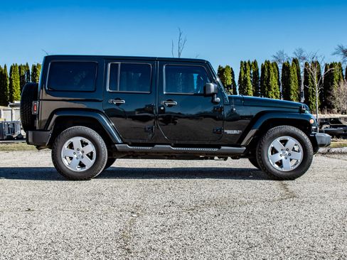 Used 2012 Jeep Wrangler Unlimited Sahara w/ Connectivity Group image 18