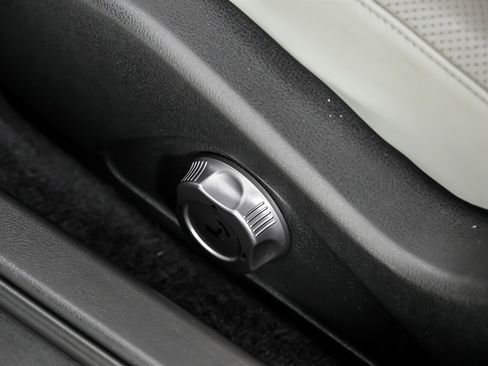 Used 2012 Nissan GT-R Premium image 24