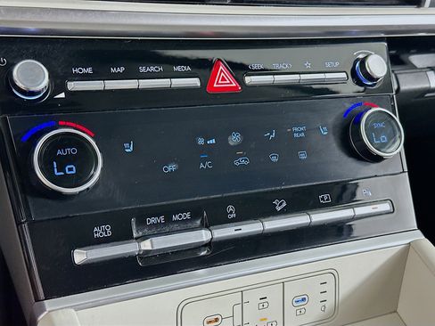 Used 2025 Hyundai Santa Fe SEL FWD image 23