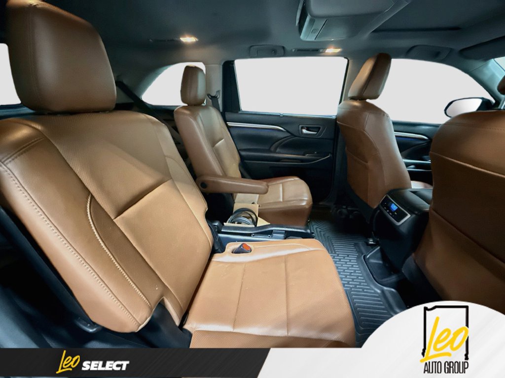 Used 2018 Toyota Highlander Limited w/ Carpet Mat Package (TMS) FWD image 33