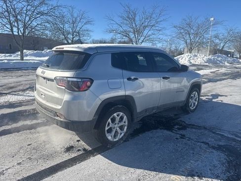Used 2024 Jeep Compass Sport image 5