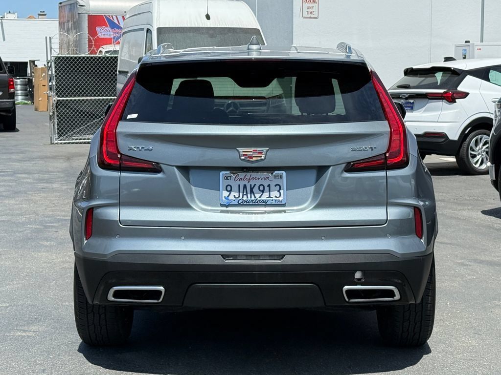 Used 2024 Cadillac XT4 Premium Luxury FWD image 8