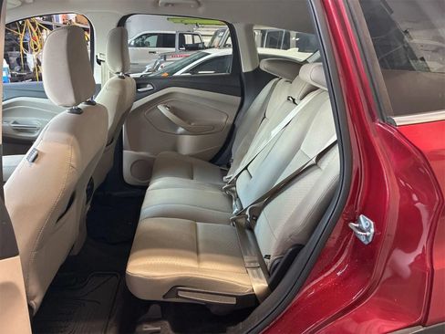 Used 2018 Ford Escape SE w/ SE Sync 3 Package FWD image 4