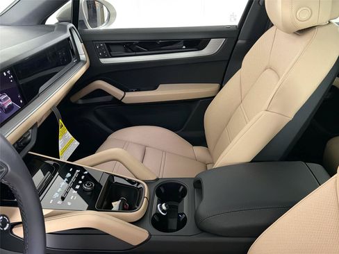 Certified 2026 Porsche Cayenne Coupe AWD/4WD image 30