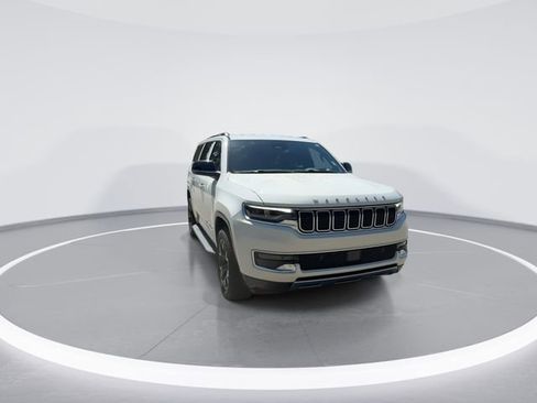 Used 2024 Jeep Wagoneer L Series III w/ Flexible Seating Group AWD/4WD image 2