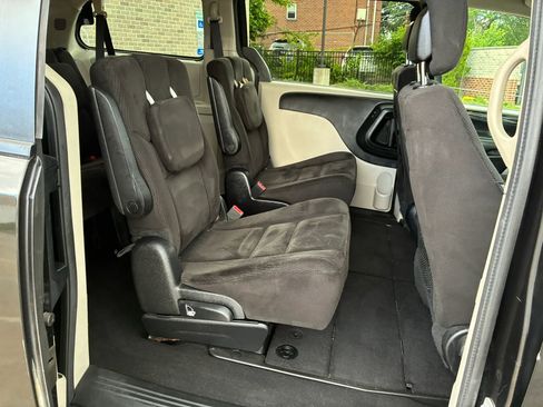 Used 2014 Dodge Grand Caravan SXT FWD image 15