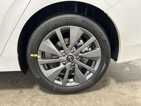 New 2026 Nissan Sentra SL FWD image 7