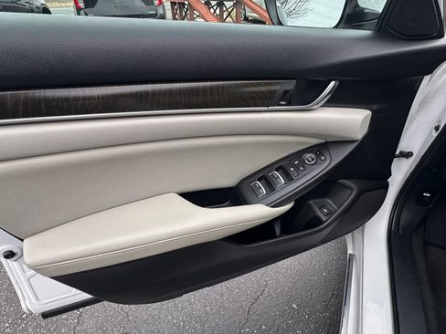 Used 2018 Honda Accord EX image 14