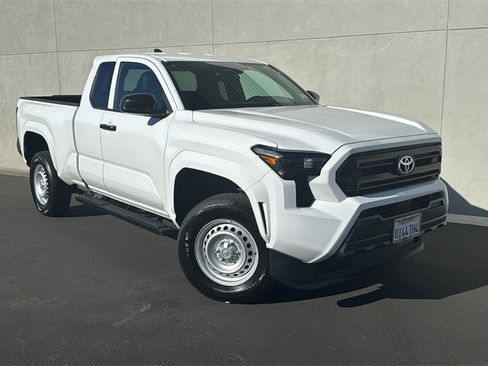 Used 2025 Toyota Tacoma SR image 1