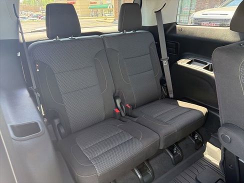 Used 2023 GMC Acadia SLE w/ Driver Convenience Package FWD image 18