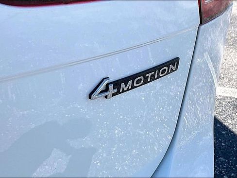 Used 2024 Volkswagen Tiguan SE w/ Panoramic Sunroof Package AWD/4WD image 24