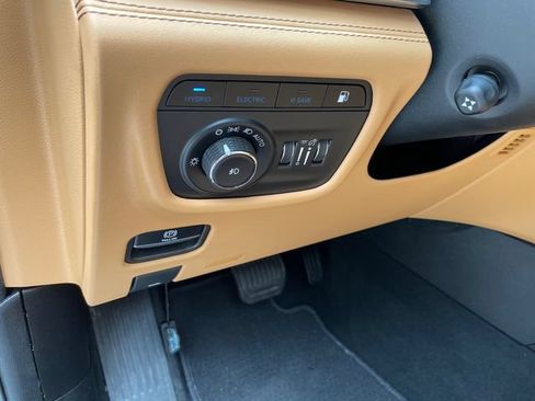 Used 2023 Jeep Grand Cherokee Summit AWD/4WD image 28