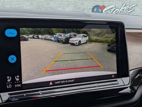 Certified 2025 Volkswagen Atlas SE FWD image 23