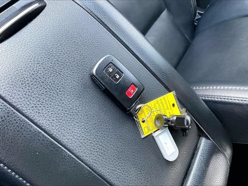 Used 2018 Toyota Highlander SE FWD image 36