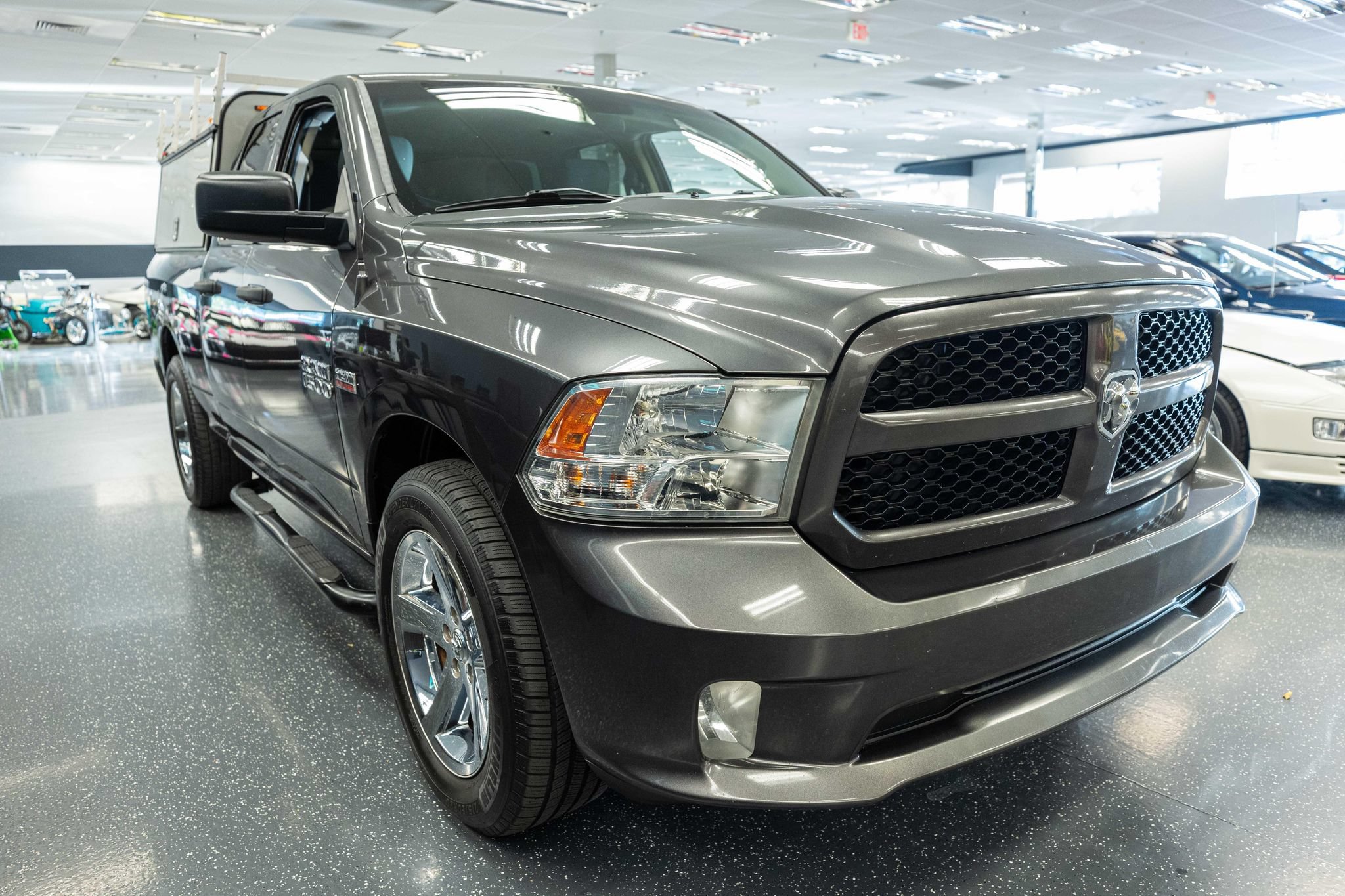 Used 2018 RAM 1500 Express RWD image 3
