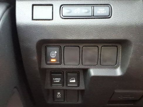 Used 2024 Nissan Frontier SV w/ Technology Package image 11