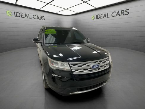 Used 2018 Ford Explorer XLT w/ Equipment Group 201A FWD image 3
