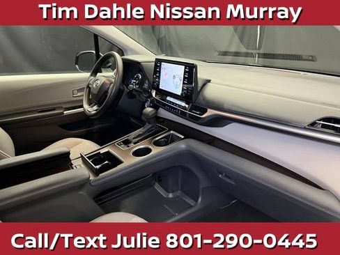 Used 2024 Toyota Sienna LE AWD/4WD image 17