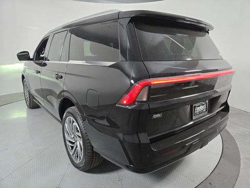 New 2026 Lincoln Navigator Reserve AWD/4WD image 7