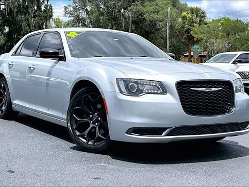 Used 2019 Chrysler 300 Touring w/ Sport Appearance Package RWD image 2