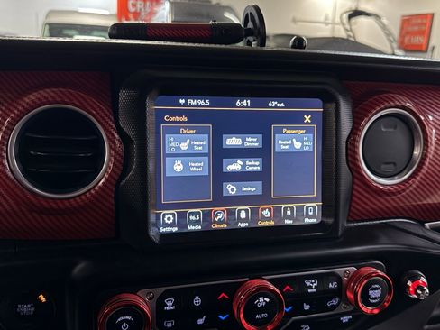 Used 2018 Jeep Wrangler Unlimited Sahara image 46