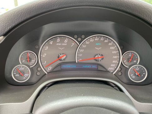 Used 2005 Chevrolet Corvette Convertible w/ Preferred Equipment Group RWD image 27