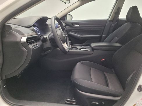 Used 2025 Nissan Altima 2.5 SV FWD image 17