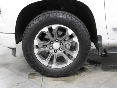 Used 2024 Chevrolet Silverado 1500 High Country w/ Technology Package AWD/4WD image 21