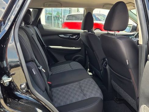 Used 2020 Nissan Rogue Sport SV AWD/4WD image 16