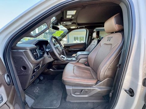 Used 2024 Ford Expedition King Ranch image 10