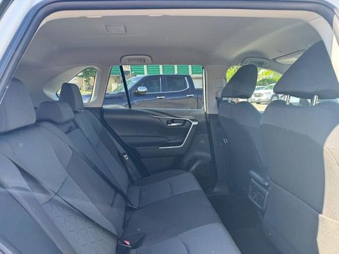 Used 2025 Toyota RAV4 XLE AWD/4WD image 12