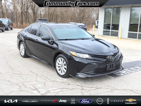 Used 2019 Toyota Camry LE image 9