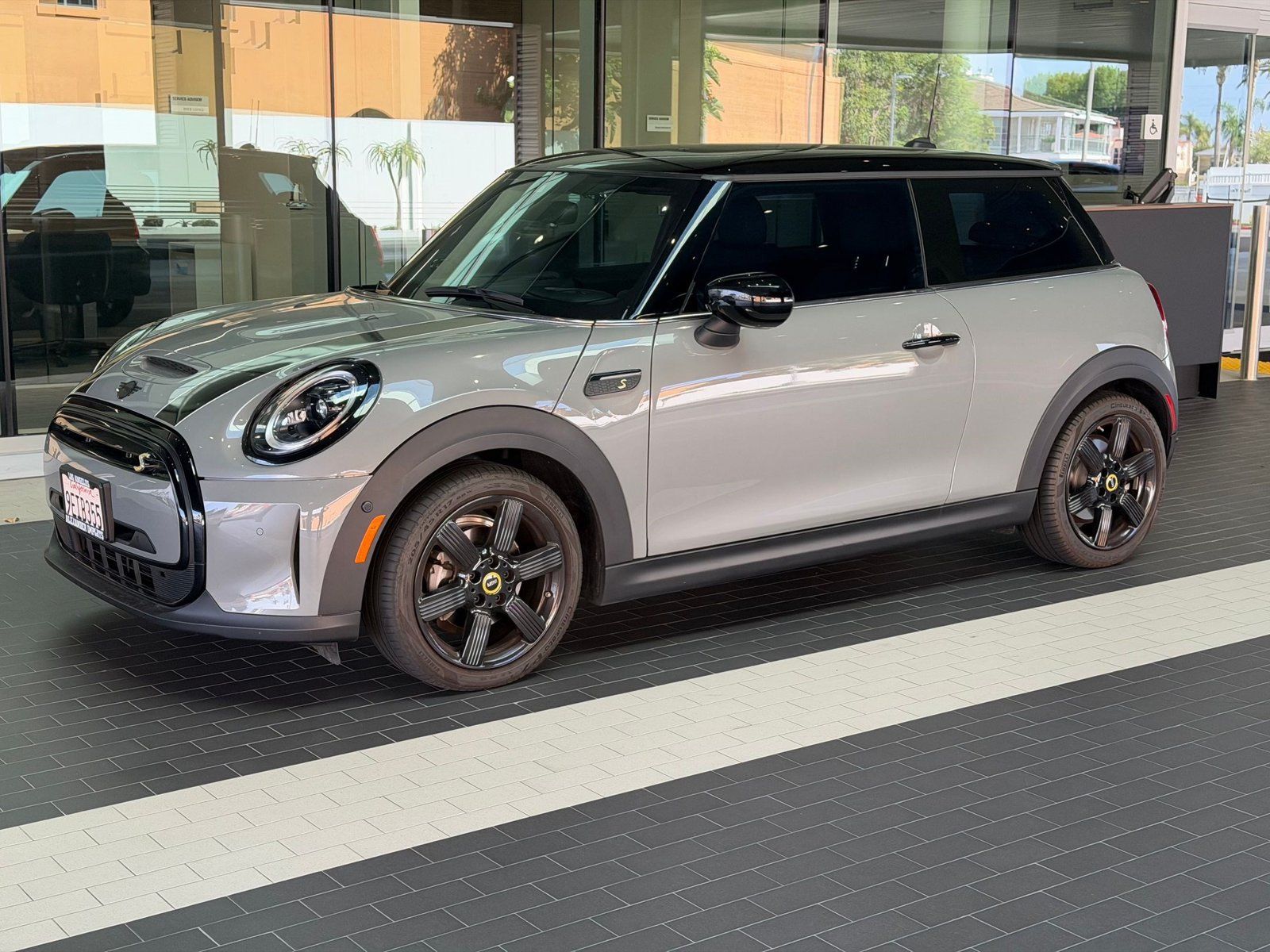 Used 2023 MINI Cooper SE FWD image 8