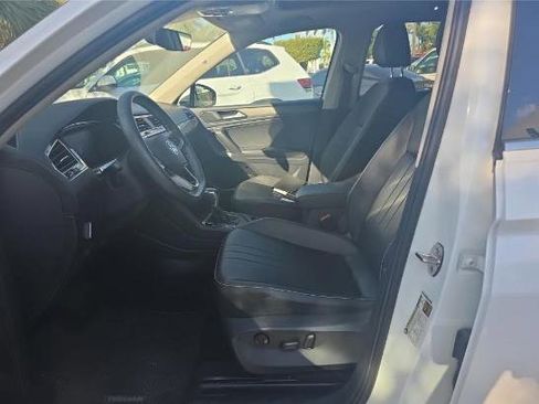 Used 2023 Volkswagen Tiguan SE w/ Panoramic Sunroof Package image 4