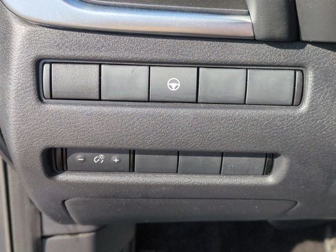 Certified 2023 Nissan Rogue SV FWD image 19