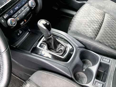 Used 2020 Nissan Rogue SV AWD/4WD image 17