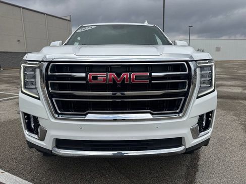 Used 2024 GMC Yukon SLT w/ SLT Premium Package image 9