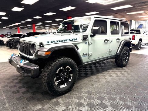Used 2024 Jeep Wrangler Unlimited Rubicon 4xe w/ Convenience Group AWD/4WD image 8