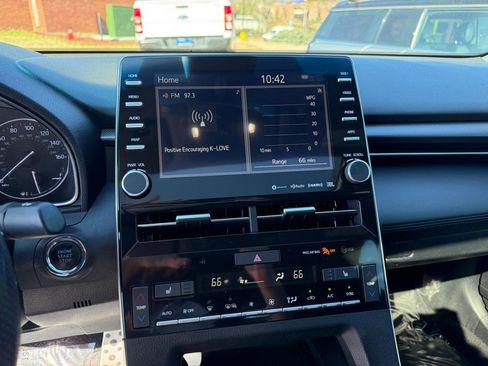 Used 2019 Toyota Avalon XSE image 24