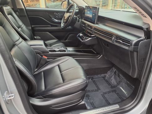 Certified 2023 Lincoln Corsair AWD image 11