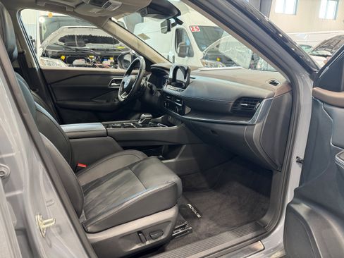 Used 2023 Nissan Rogue Platinum AWD/4WD image 14