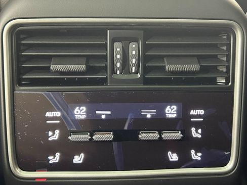 Used 2025 Porsche Cayenne AWD/4WD image 28