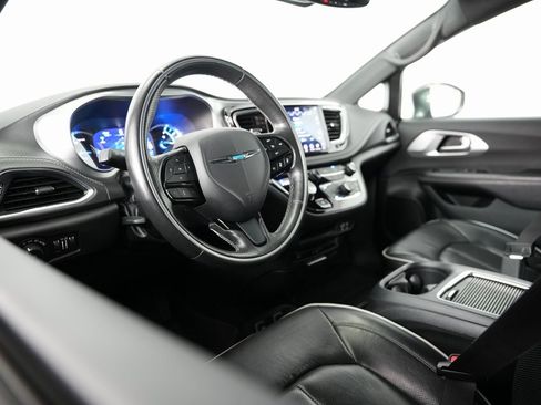 Used 2019 Chrysler Pacifica Limited w/ Advanced Safetytec Group image 6