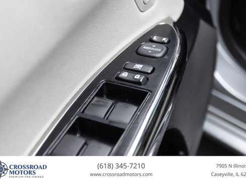 Used 2018 Toyota Avalon XLE Premium FWD image 17