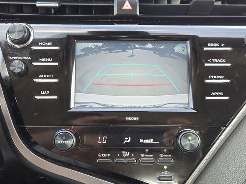 Used 2020 Toyota Camry SE image 19