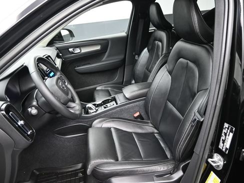 Used 2023 Volvo XC40 B5 Plus w/ Driver Assist Package AWD/4WD image 10