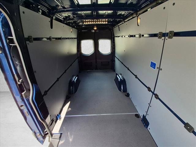 Used 2024 Mercedes-Benz eSprinter 170 Cargo image 20